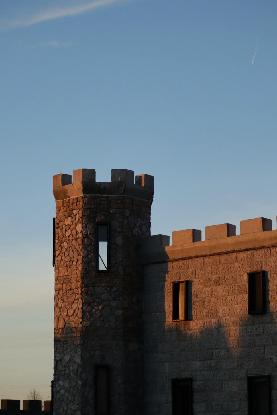 Pyrelith of Bastion at sunset